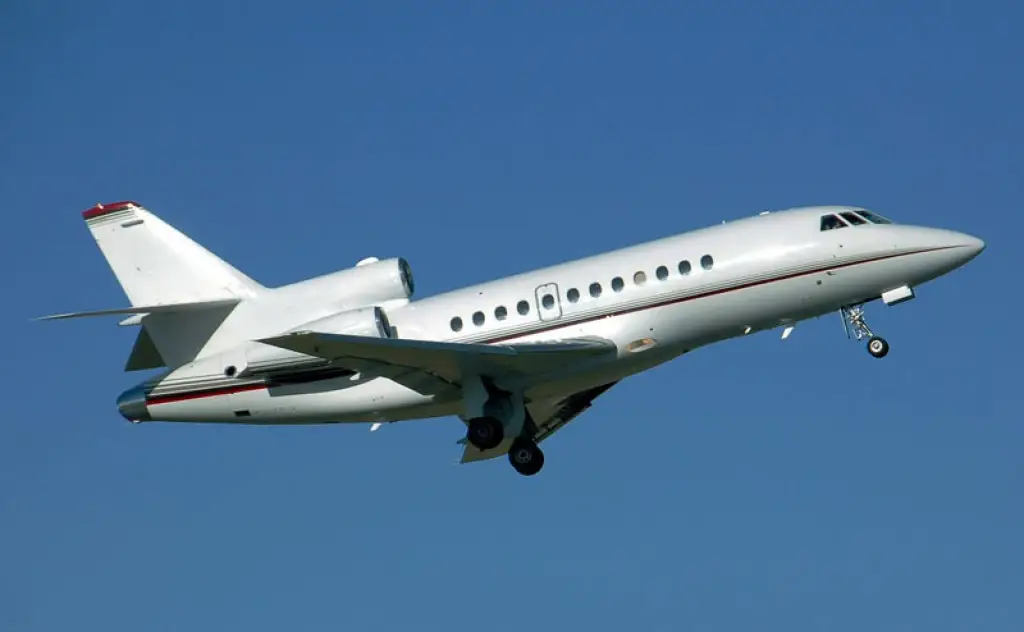 Falcon 900DX private jet exterior