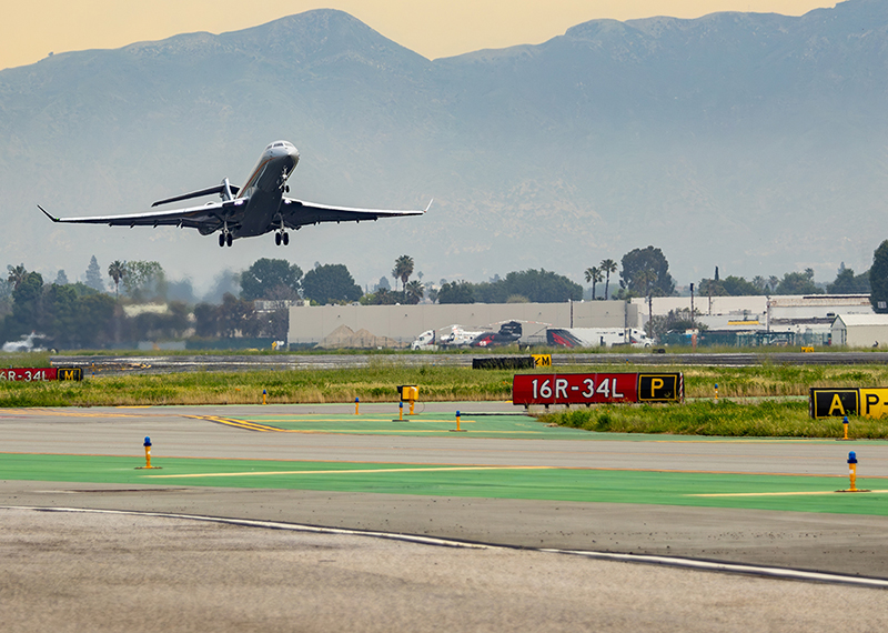 The backup airports absorbing America's private jet boom  Image credits: Ed Saldana // Shutterstock