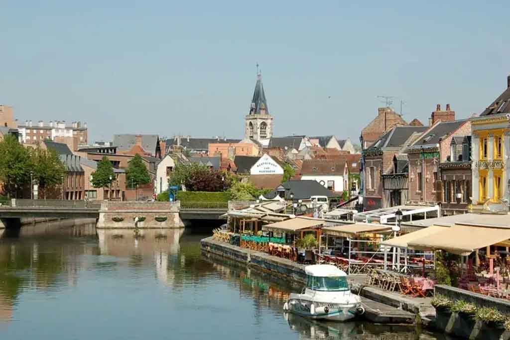 Amiens private jet charter