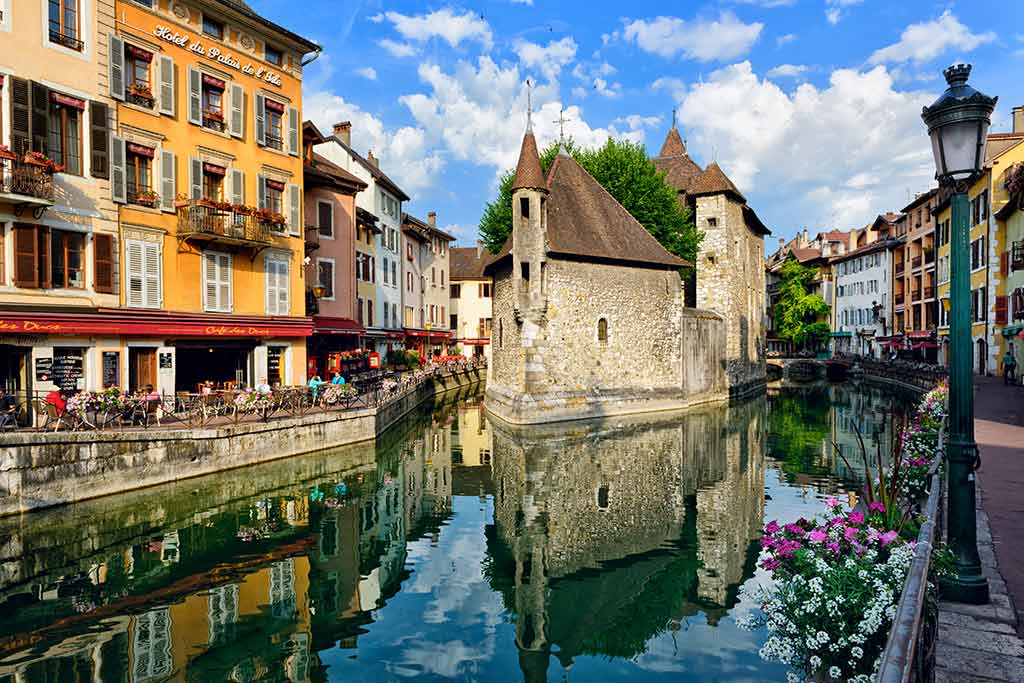 Annecy private jet charter